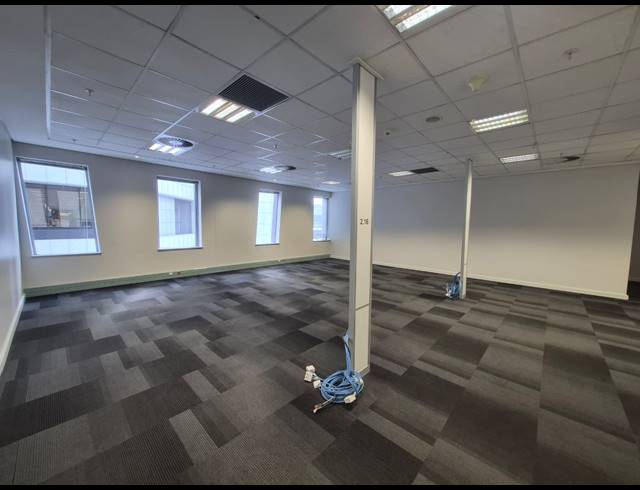 1,742M² OFFICE TO LET IN SANDTON CENTRAL